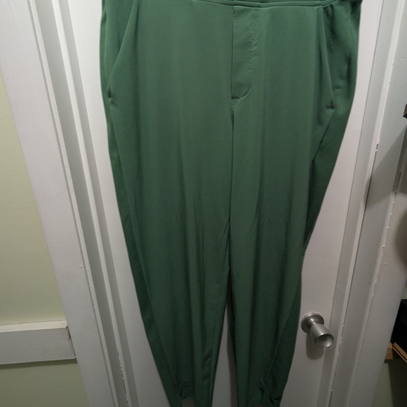 Athleta Pants - Athleta Green Ankle Cropped Pants Relaxed Fit